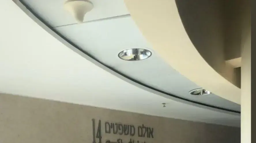 מד"א פינו גבר כבן 50 במצב קשה לאחר שהצית את עצמו בבית המשפט בבאר שבע, 10 בנובמבר 2019 מד"א פינו גבר כבן 50 במצב קשה לאחר שהצית את עצמו בבית המשפט בבאר שבע, 10 בנובמבר 2019