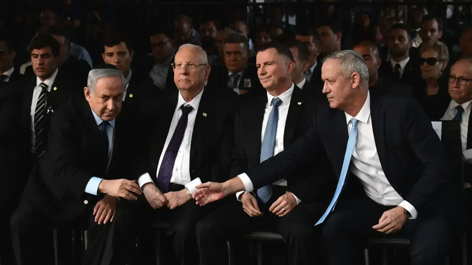 ראש הממשלה, בנימין נתניהו, יו"ר כחול לבן, בני גנץ, נשיא המדינה ראובן (רובי) ריבלין ויולי אדלשטיין במהלך טקס האזכרה הממלכתי ליצחק ולאה רבין, בהר הרצל, ירושלים 10 בנובמבר 2019 ראש הממשלה, בנימין נתניהו, יו"ר כחול לבן, בני גנץ, נשיא המדינה ראובן (רובי) ריבלין ויולי אדלשטיין במהלך טקס האזכרה הממלכתי ליצחק ולאה רבין, בהר הרצל, ירושלים 10 בנובמבר 2019