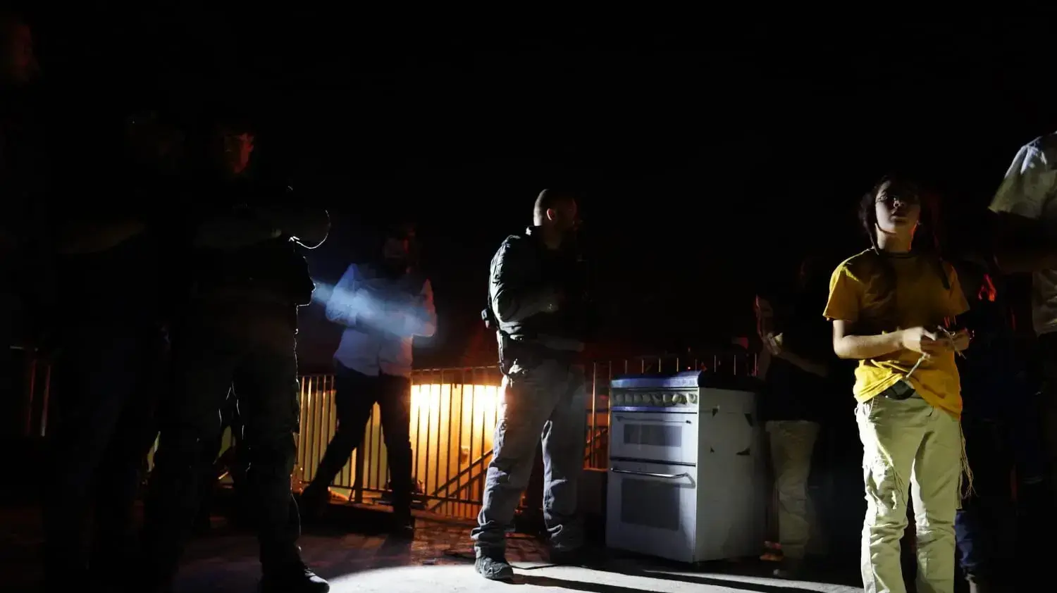 כוחות משטרה מקיפים בית במרכז היישוב יצהר 10 בנובמבר 2019 כוחות משטרה מקיפים בית במרכז היישוב יצהר 10 בנובמבר 2019