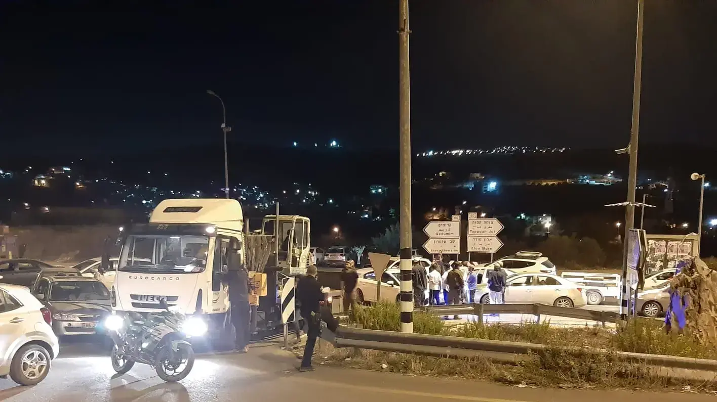 המשטרה חוסמת את הכניסה ליצהר המשטרה חוסמת את הכניסה ליצהר