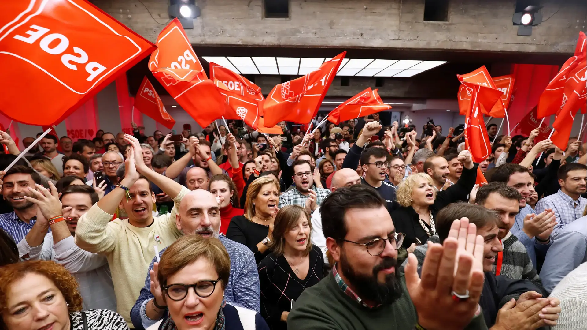 ראש ממשלת ספרד פדרו סנצ'ס בעצרת בחירות במדריד לאחר נצחונו, 11 בנובמבר 2019 ראש ממשלת ספרד פדרו סנצ'ס בעצרת בחירות במדריד לאחר נצחונו, 11 בנובמבר 2019