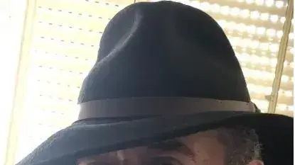 יצחק (ז'ק) לוין הנאשם בן ה-71 שהצית את עצמו באולם בית משפט השלום בבאר שבע יצחק (ז'ק) לוין הנאשם בן ה-71 שהצית את עצמו באולם בית משפט השלום בבאר שבע