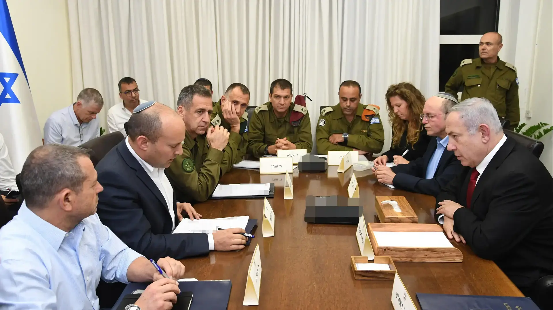 ראש הממשלה בנימין נתניהו בהערכת מצב ביטחונית עם שר הביטחון, הרמטכ"ל, ראש השב"כ, ר' המל"ל ובכירי מערכת הביטחון, בקריה בת"א. 12 בנובמבר 2019 ראש הממשלה בנימין נתניהו בהערכת מצב ביטחונית עם שר הביטחון, הרמטכ"ל, ראש השב"כ, ר' המל"ל ובכירי מערכת הביטחון, בקריה בת"א. 12 בנובמבר 2019