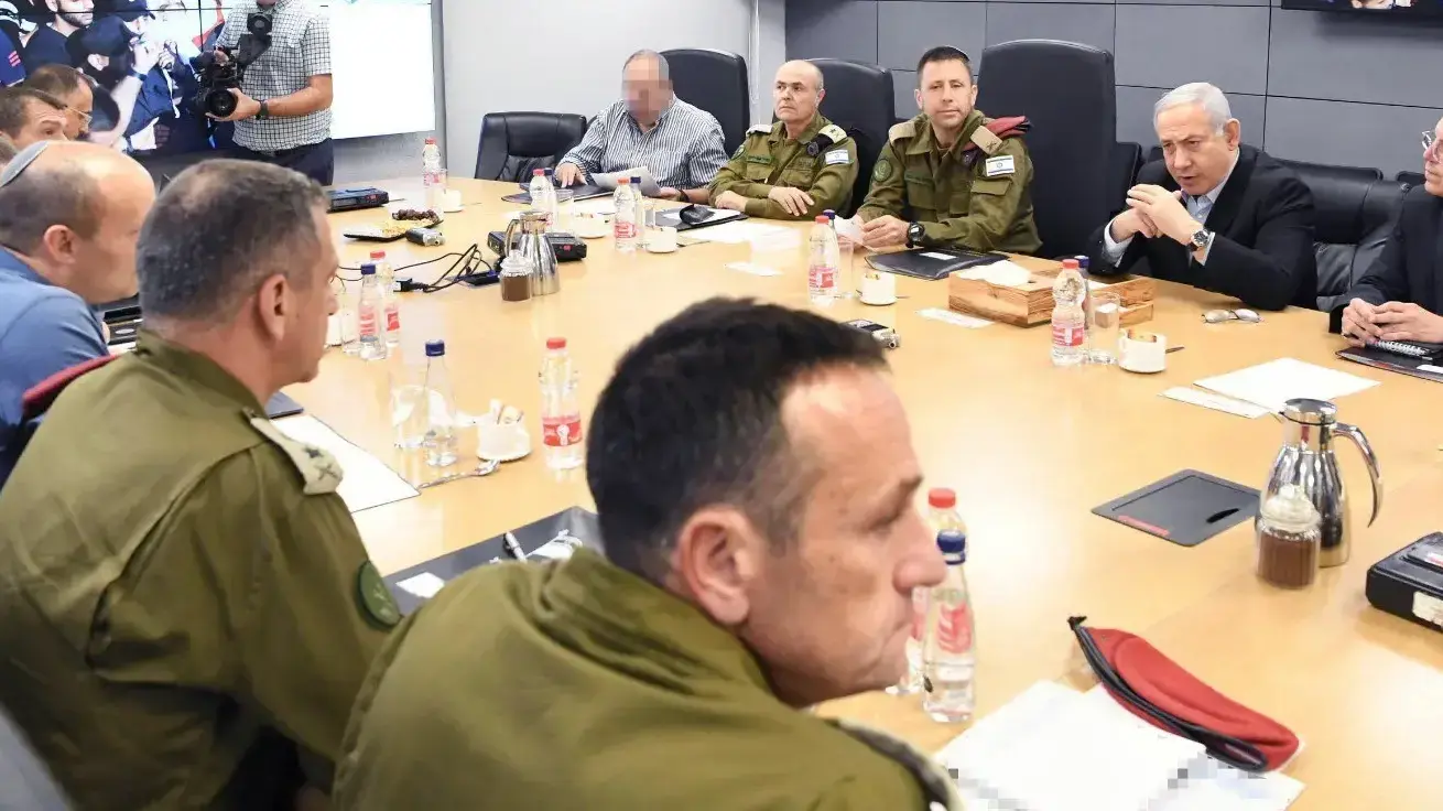 ראש הממשלה בנימין נתניהו קיים דיונים ביטחוניים עם שר הביטחון, הרמטכ״ל, ראש השב״כ, ראש המל״ל ובכירי מערכת הביטחון במפקדת פיקוד הדרום., 13 בנובמבר 2019 ראש הממשלה בנימין נתניהו קיים דיונים ביטחוניים עם שר הביטחון, הרמטכ״ל, ראש השב״כ, ראש המל״ל ובכירי מערכת הביטחון במפקדת פיקוד הדרום., 13 בנובמבר 2019