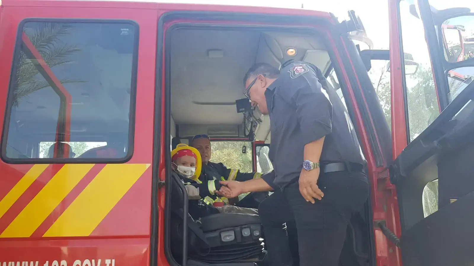 מחווה של כבאים שהגיעו לביהח סורוקה כדי לשמח ילד חולה סרטן שמעריץ כבאים ואינו יכול לצאת מבית החולים למרות מצב הכוננות, 13 בנובמבר 2019 מחווה של כבאים שהגיעו לביהח סורוקה כדי לשמח ילד חולה סרטן שמעריץ כבאים ואינו יכול לצאת מבית החולים למרות מצב הכוננות, 13 בנובמבר 2019