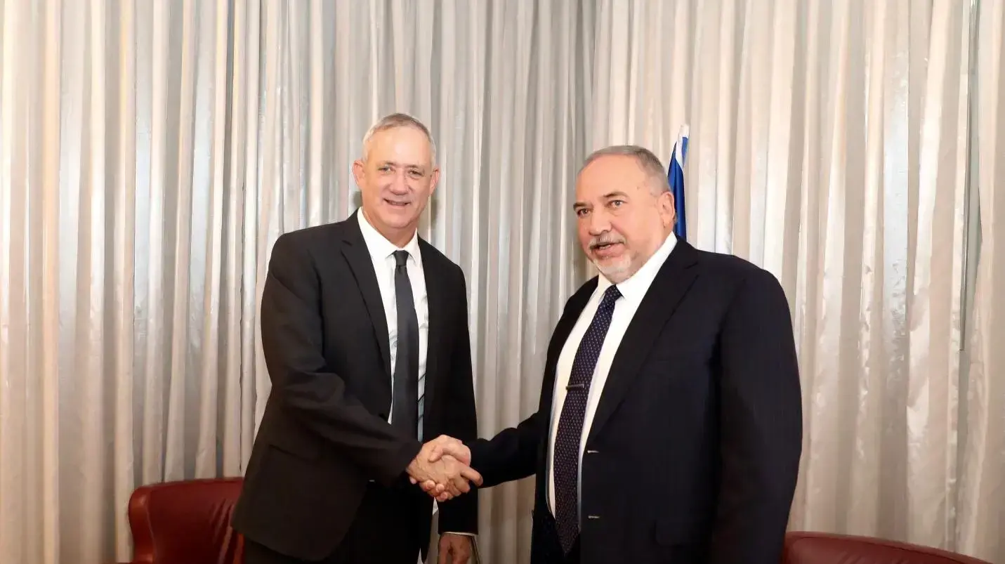 פגישת יו"ר כחול לבן, רא"ל (מיל') ח"כ בני גנץ ויו"ר ישראל ביתנו ח"כ אביגדור ליברמן בכפר המכבייה, רמת גן 14 בנובמבר 2019 פגישת יו"ר כחול לבן, רא"ל (מיל') ח"כ בני גנץ ויו"ר ישראל ביתנו ח"כ אביגדור ליברמן בכפר המכבייה, רמת גן 14 בנובמבר 2019