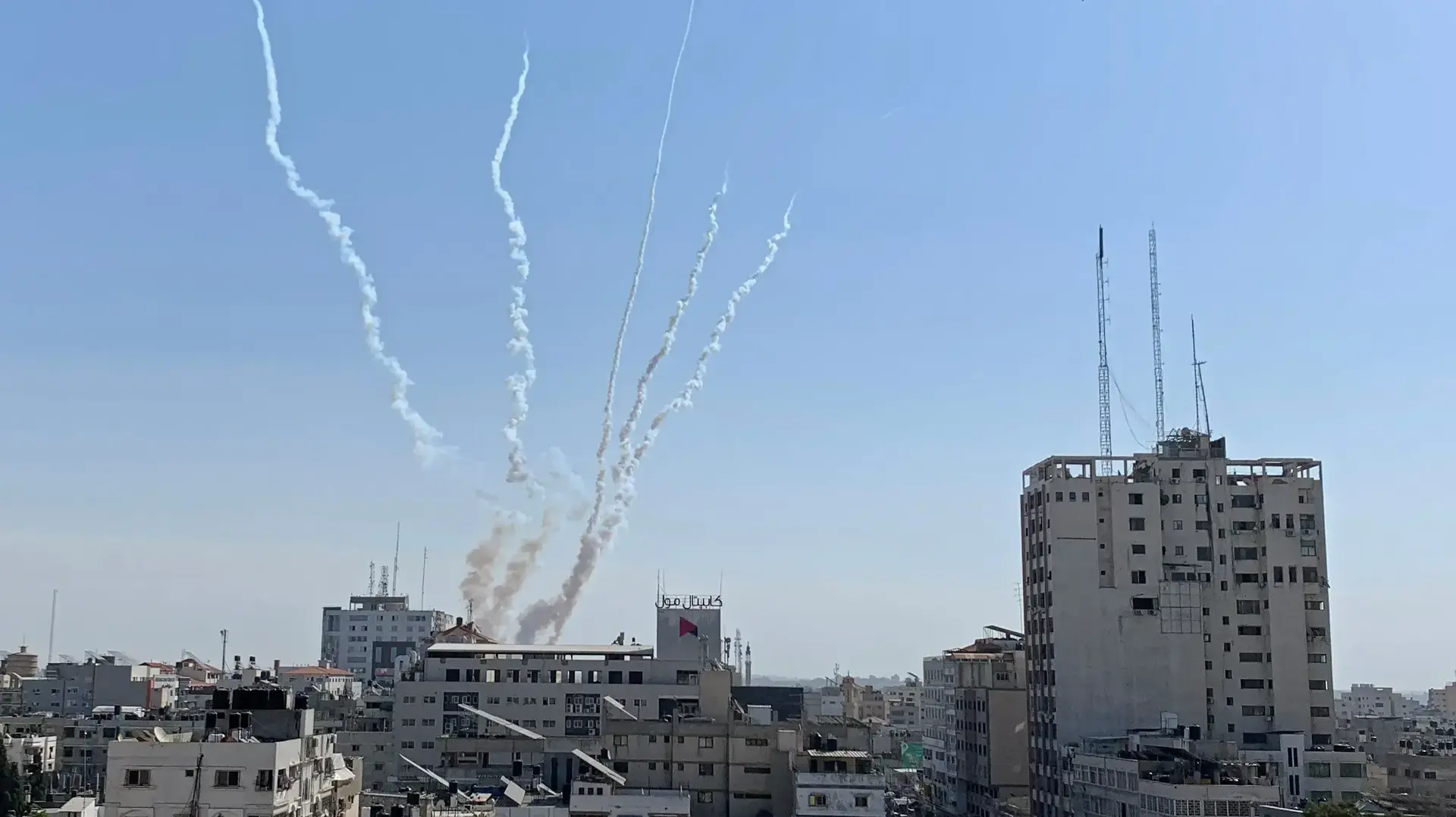 שובלי עשן במהלך שיגור רקטה מעזה 14 בנובמר 2019 שובלי עשן במהלך שיגור רקטה מעזה 14 בנובמר 2019