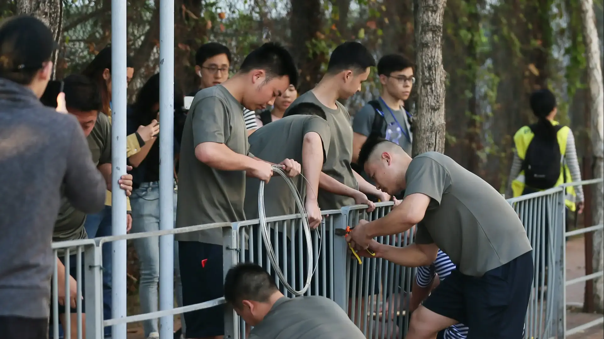 חיילים מצבא סין ברחובות הונג קונג, 16 בנובמבר 2019