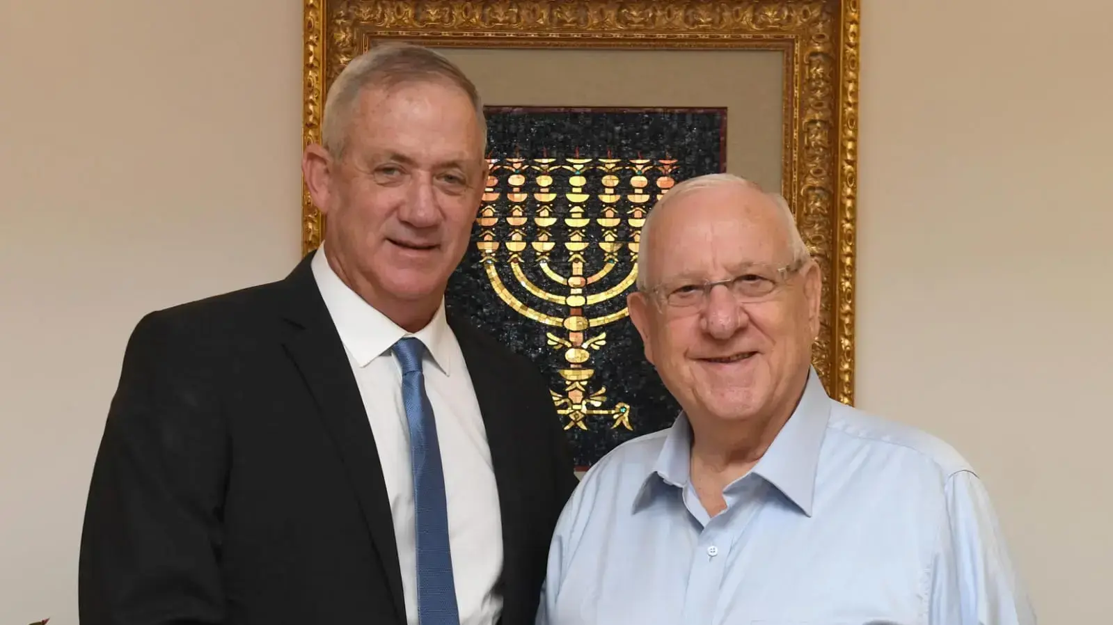 נשיא המדינה ראובן ריבלין ויו"ר כחול לבן בני גנץ בפגישה בבית הנשיא, 16 בנובמבר 2019 נשיא המדינה ראובן ריבלין ויו"ר כחול לבן בני גנץ בפגישה בבית הנשיא, 16 בנובמבר 2019