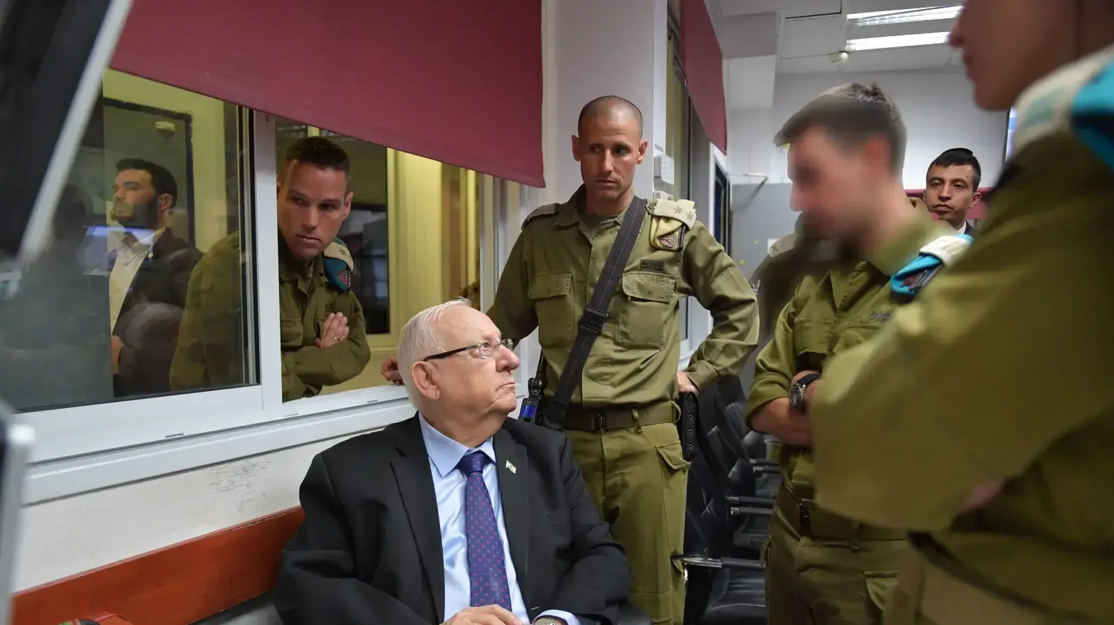 נשיא המדינה, ראובן ריבלין במהלך ביקורו באוגדת עזה ובנתיבות 17 בנובמבר 2019 
