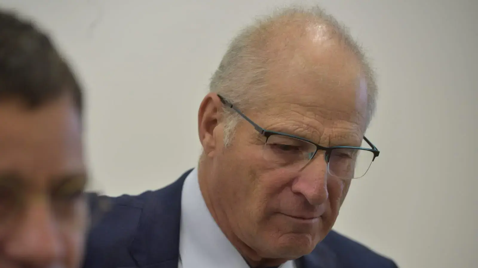 דוד שמרון במהלך דיון בנושא תביעת הדיבה של מני נפתלי כנגד שורת מקורבי רה"מ, השלום, הרצליה 18 בנובמבר 2019 דוד שמרון במהלך דיון בנושא תביעת הדיבה של מני נפתלי כנגד שורת מקורבי רה"מ, השלום, הרצליה 18 בנובמבר 2019