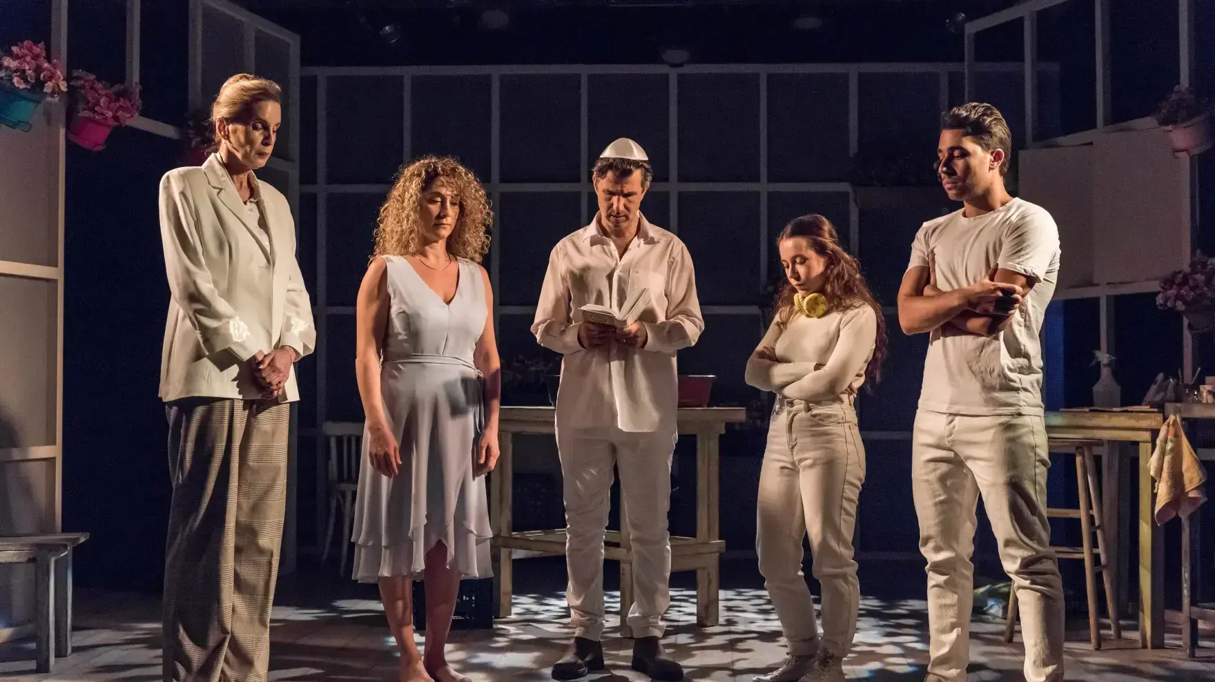 המחזה "סוסים על כביש גהה" של תיאטרון הספריה המחזה "סוסים על כביש גהה" של תיאטרון הספריה