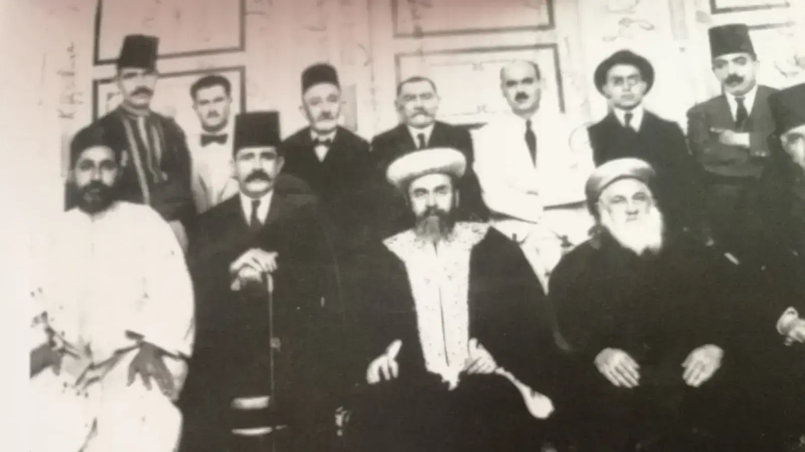 לניאדו, שני משמאל לניאדו, שני משמאל