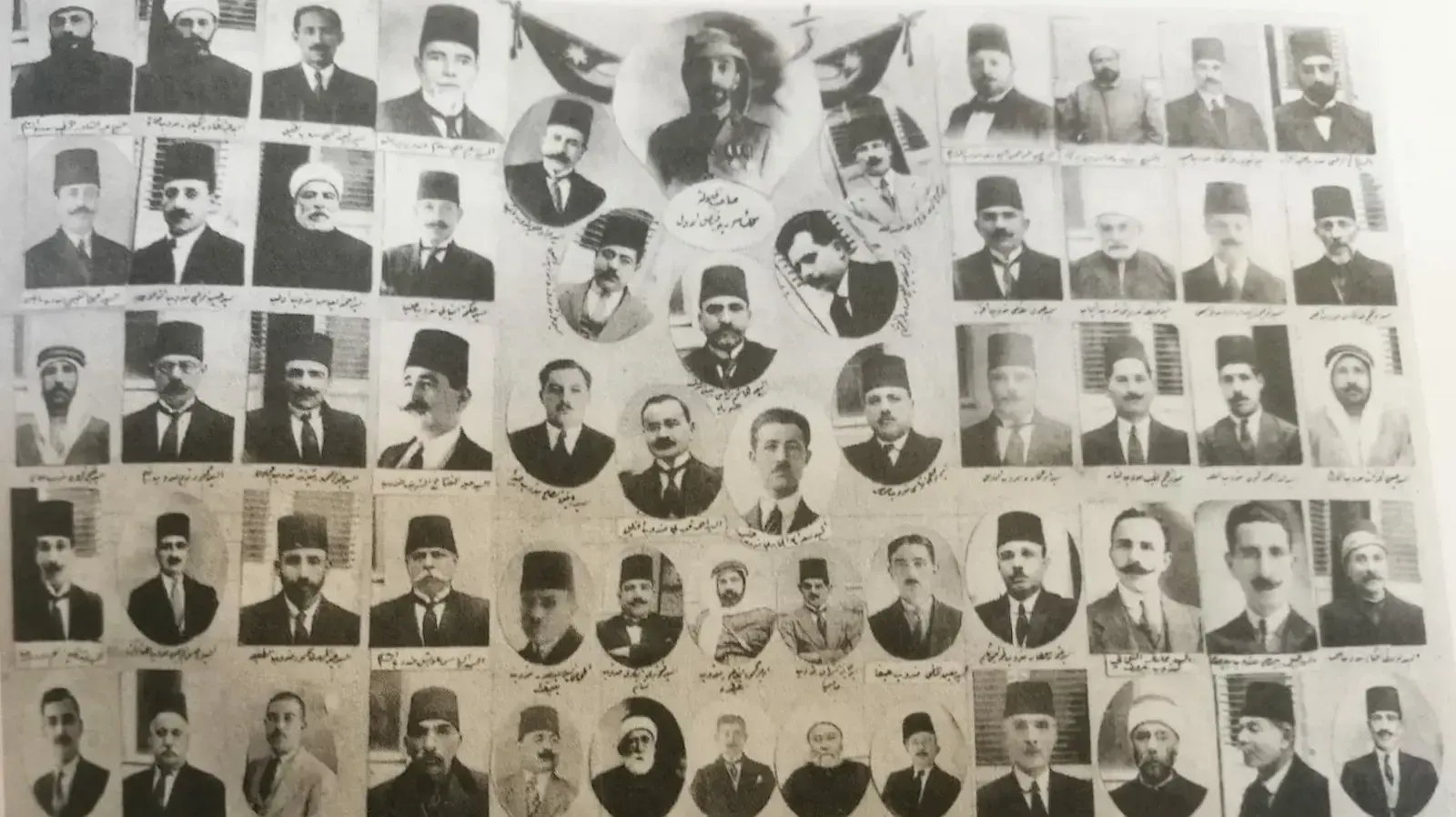 חברי הקונגרס הסורי. לניאדו בשורה התחתונה, חמישי. שמאל חברי הקונגרס הסורי. לניאדו בשורה התחתונה, חמישי. שמאל