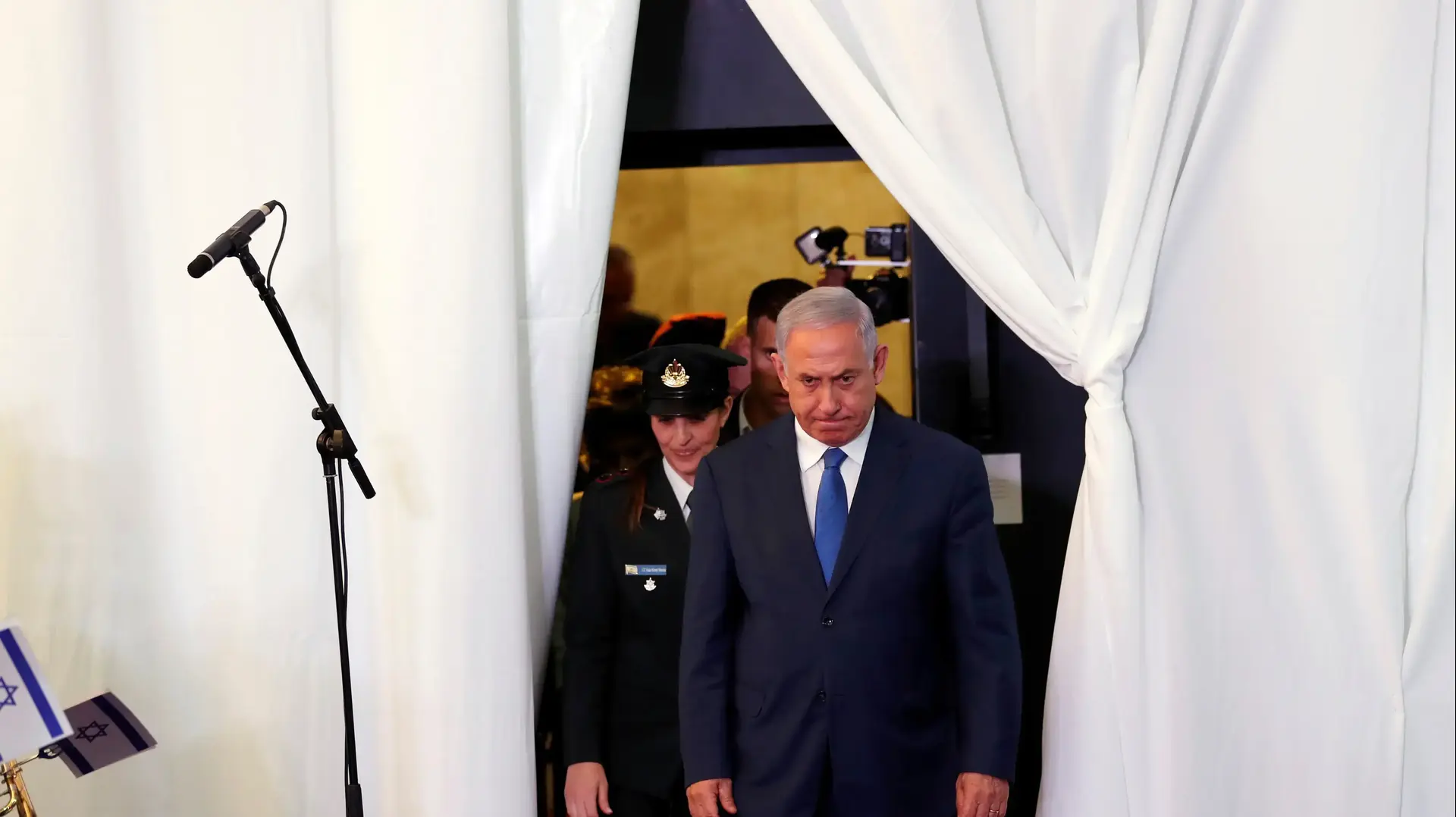 ראש הממשלה בנימין נתניהו, לאחר הודעת היועמ"ש על ההחלטה להעמיד אותו לדין, 22 בנובמבר 2019 ראש הממשלה בנימין נתניהו, לאחר הודעת היועמ"ש על ההחלטה להעמיד אותו לדין, 22 בנובמבר 2019