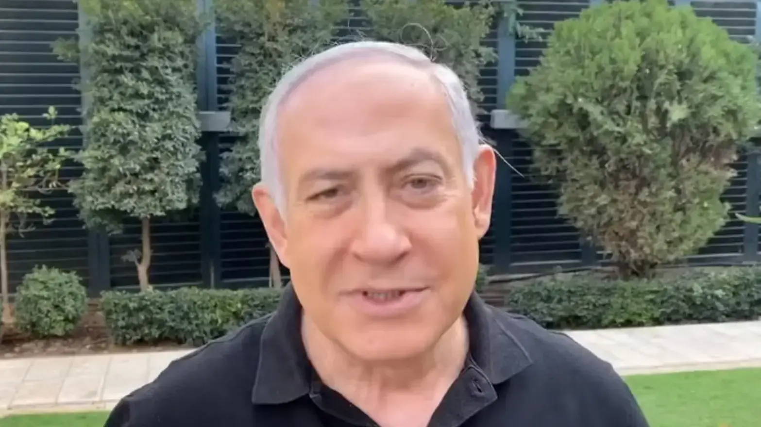 ראש הממשלה בנימין נתניהו בסרטון בפייסבוק בעקבות ההחלטה להגיש נגדו כתב אישום בגין שוחד, 22 בנובמבר 2019 ראש הממשלה בנימין נתניהו בסרטון בפייסבוק בעקבות ההחלטה להגיש נגדו כתב אישום בגין שוחד, 22 בנובמבר 2019