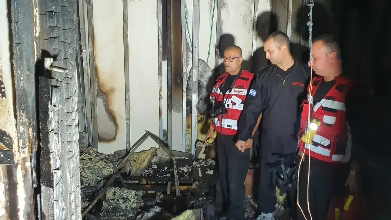 הבית ברחוב שרעבי בנתניה בו פרצה שריפה ושני ילדים בני 3 ו-5 נפצעו קשה,22 בנובמבר 2019