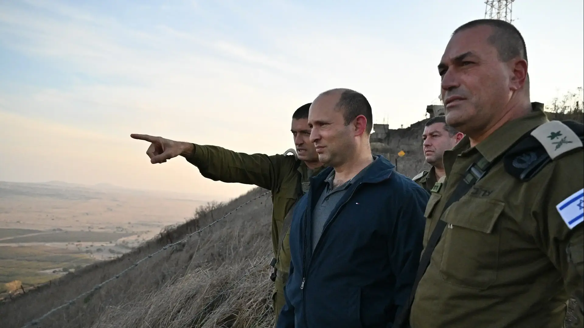 שר הביטחון, נפתלי בנט, ביקר בפיקוד הצפון ביחד עם ראש הממשלה, בנימין נתניהו, סגן הרמטכ״ל, אלוף אייל זמיר, מפקד פיקוד הצפון, אלוף אמיר ברעם, ובכירים נוספים., 24 בנובמבר 2019