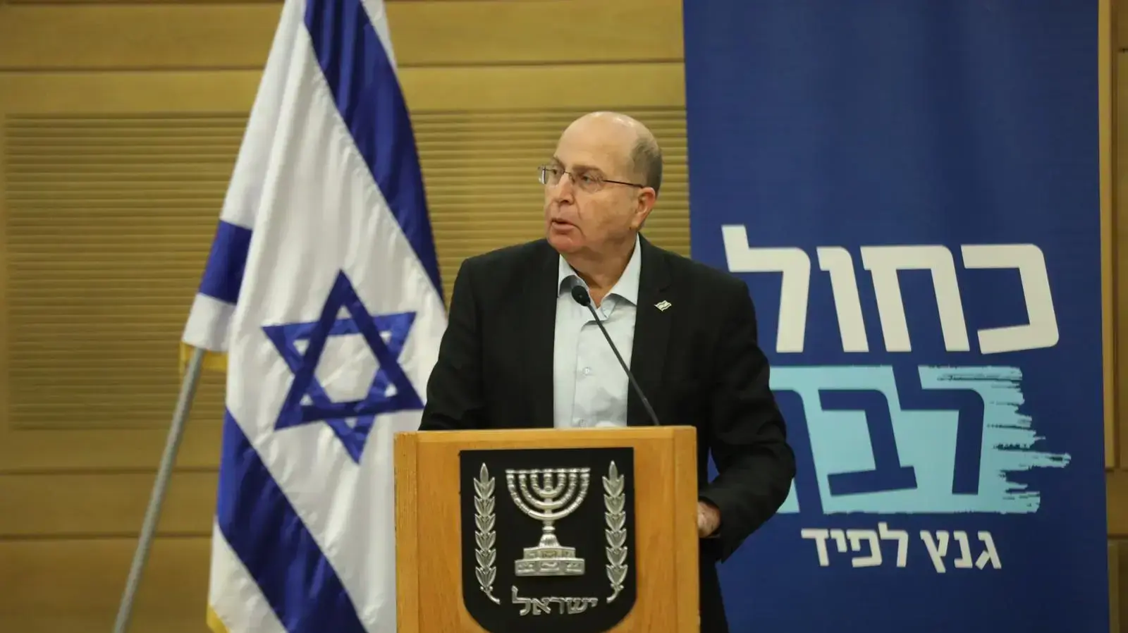 משה (בוגי) יעלון בישיבת סיעת כחול לבן בכנסת 25 בנובמבר 2019 משה (בוגי) יעלון בישיבת סיעת כחול לבן בכנסת 25 בנובמבר 2019