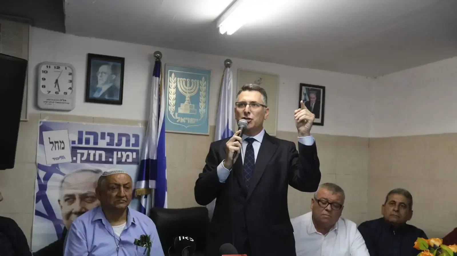 ח"כ גדעון סער בכנס פעילי הליכוד בסניף המפלגה בהוד השרון ב-25 בנובמבר 2019 ח"כ גדעון סער בכנס פעילי הליכוד בסניף המפלגה בהוד השרון ב-25 בנובמבר 2019