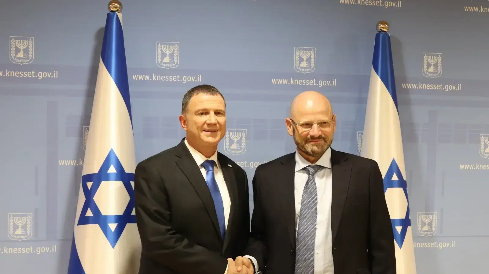 יו"ר הכנסת, יולי אדלשטיין ונציג כחול לבן ד"ר יורם טורבוביץ' לפני פגישתם בכנסת 27 בנובמבר 2019 יו"ר הכנסת, יולי אדלשטיין ונציג כחול לבן ד"ר יורם טורבוביץ' לפני פגישתם בכנסת 27 בנובמבר 2019