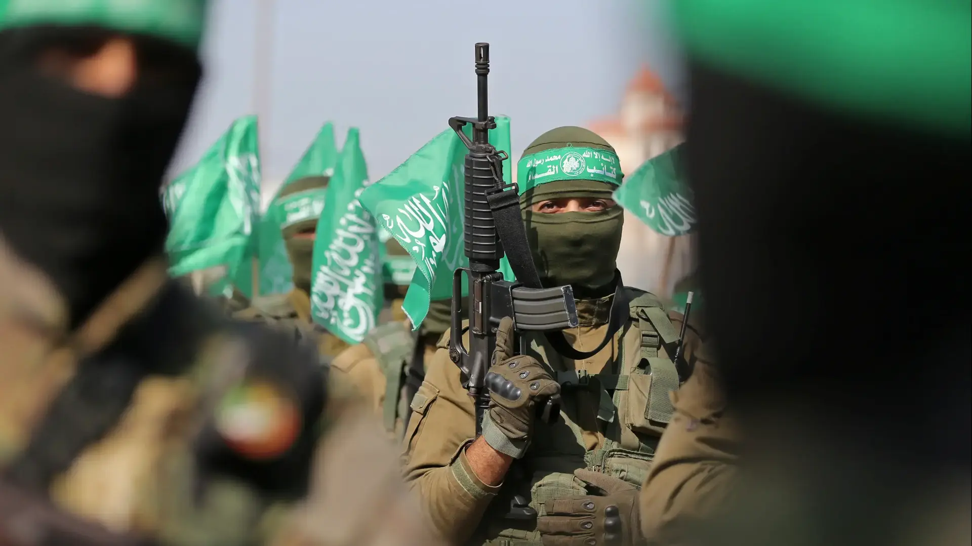 לוחמי חמאס מתפללים במהלך תצוגה צבאית נגד ישראל בדרום רצועת עזה ב-11 בנובמבר 2019 לוחמי חמאס מתפללים במהלך תצוגה צבאית נגד ישראל בדרום רצועת עזה ב-11 בנובמבר 2019