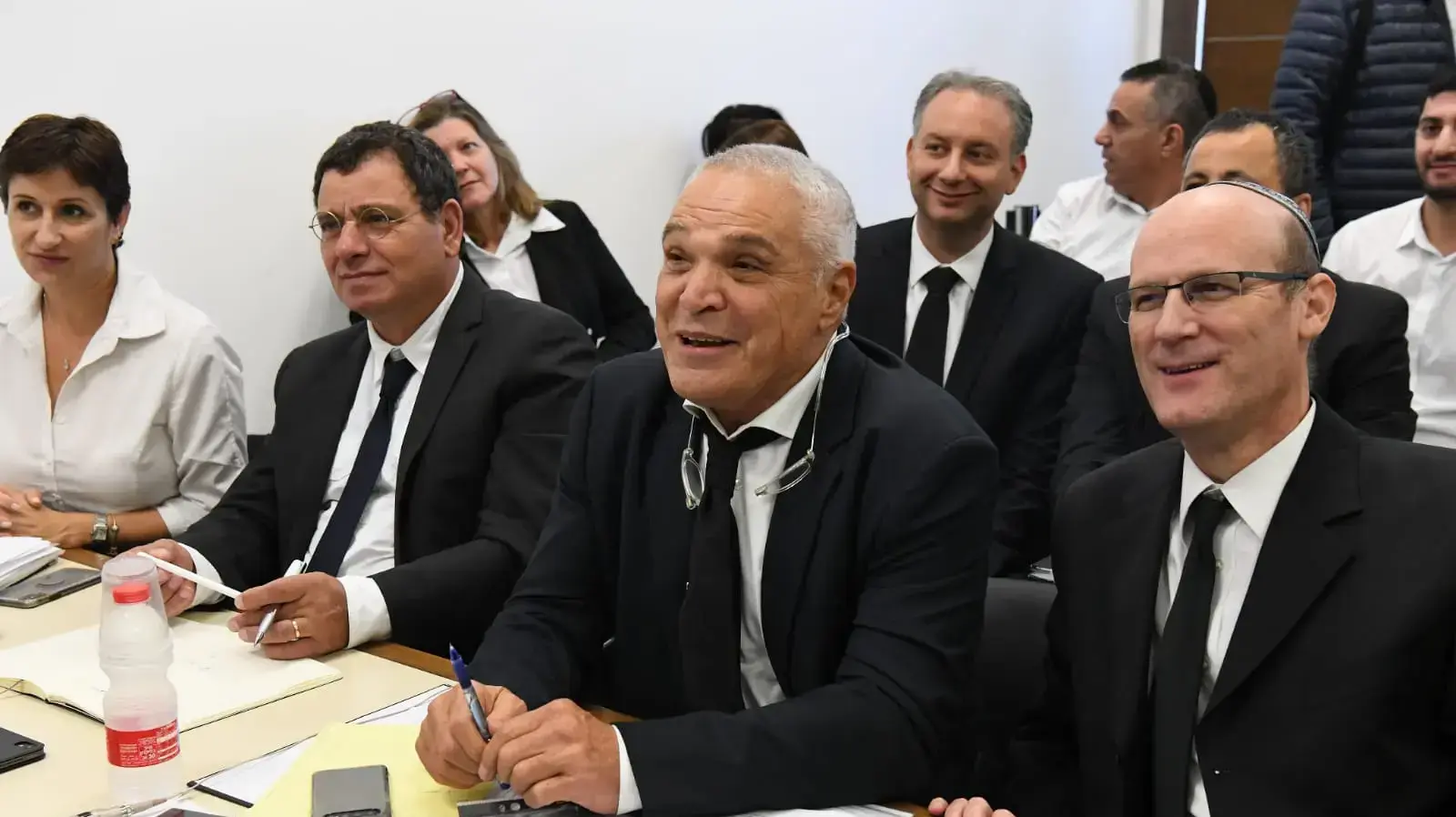 עו"ד יוסי כהן בדיון בנושא תביעת הדיבה של מני נפתלי כנגד שורת מקורבי רה"מ, בית משפט השלום הרצליה, 2 בדצמבר 2019 עו"ד יוסי כהן בדיון בנושא תביעת הדיבה של מני נפתלי כנגד שורת מקורבי רה"מ, בית משפט השלום הרצליה, 2 בדצמבר 2019