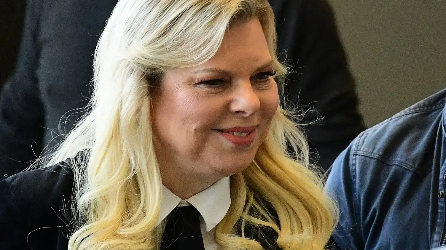 שרה נתניהו בדיון בנושא תביעת הדיבה של מני נפתלי כנגד שורת מקורבי רה"מ, בית משפט השלום הרצליה, 2 בדצמבר 2019
