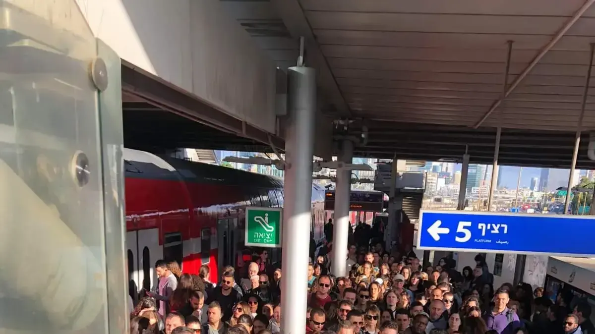 תחנת רכבת ת''א ההגנה לא ערוכה לקליטה כ''כ גדולה של נוסעים .2 בדצמבר 2019 תחנת רכבת ת''א ההגנה לא ערוכה לקליטה כ''כ גדולה של נוסעים .2 בדצמבר 2019