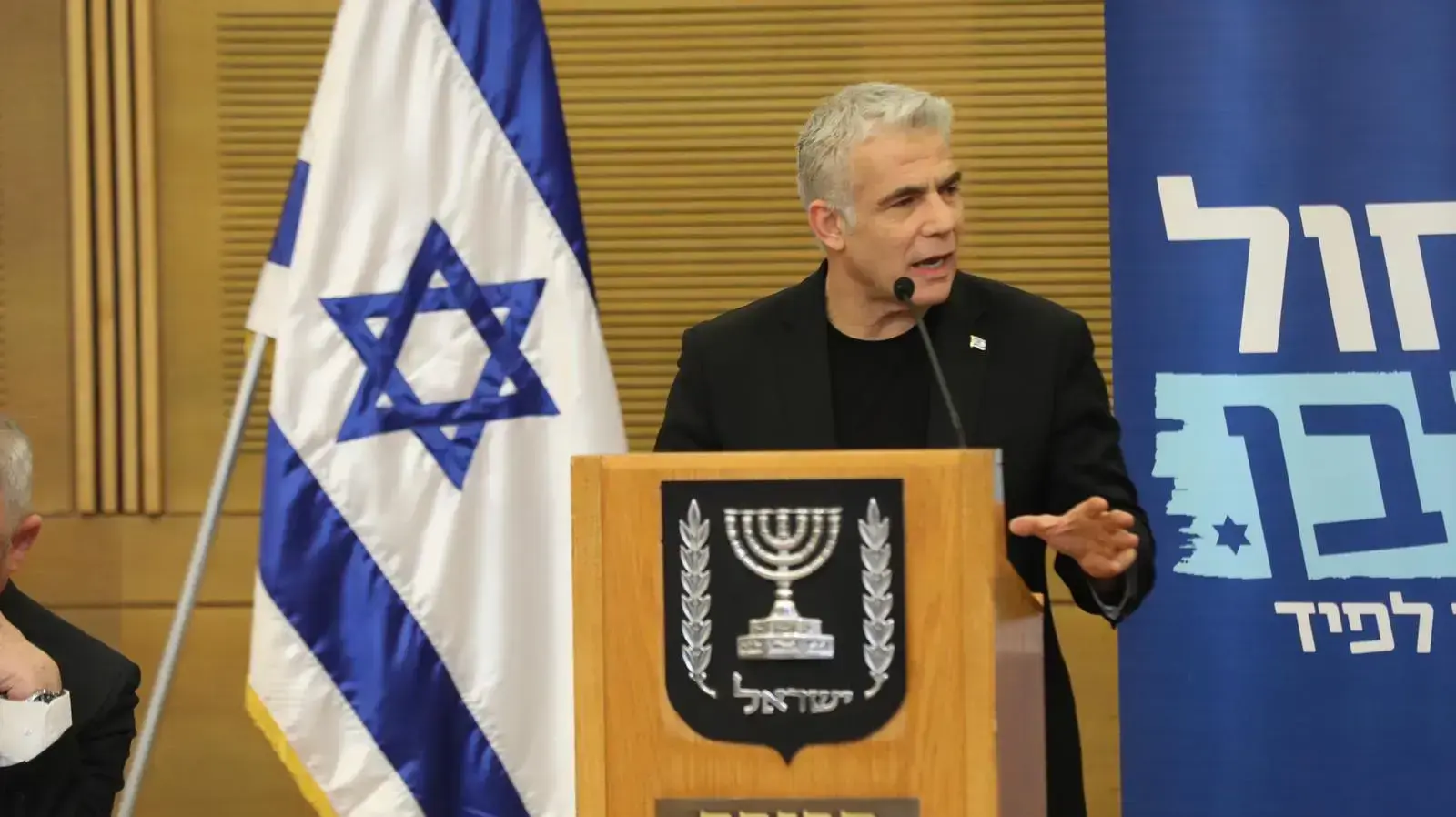 יאיר לפיד בפתח ישיבת סיעת כחול לבן בכנסת 2 בדצמבר 2019 יאיר לפיד בפתח ישיבת סיעת כחול לבן בכנסת 2 בדצמבר 2019