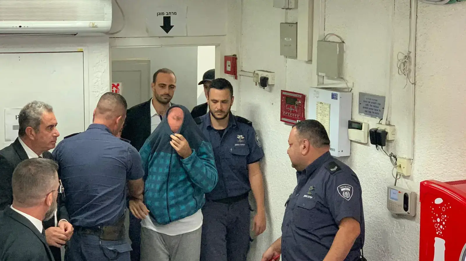 הפסיכולוג עידן קוסובסקי נאשם בעבירות מין בקטינים, בית משפט השלום חדרה, 3 בדצמבר 2019 הפסיכולוג עידן קוסובסקי נאשם בעבירות מין בקטינים, בית משפט השלום חדרה, 3 בדצמבר 2019
