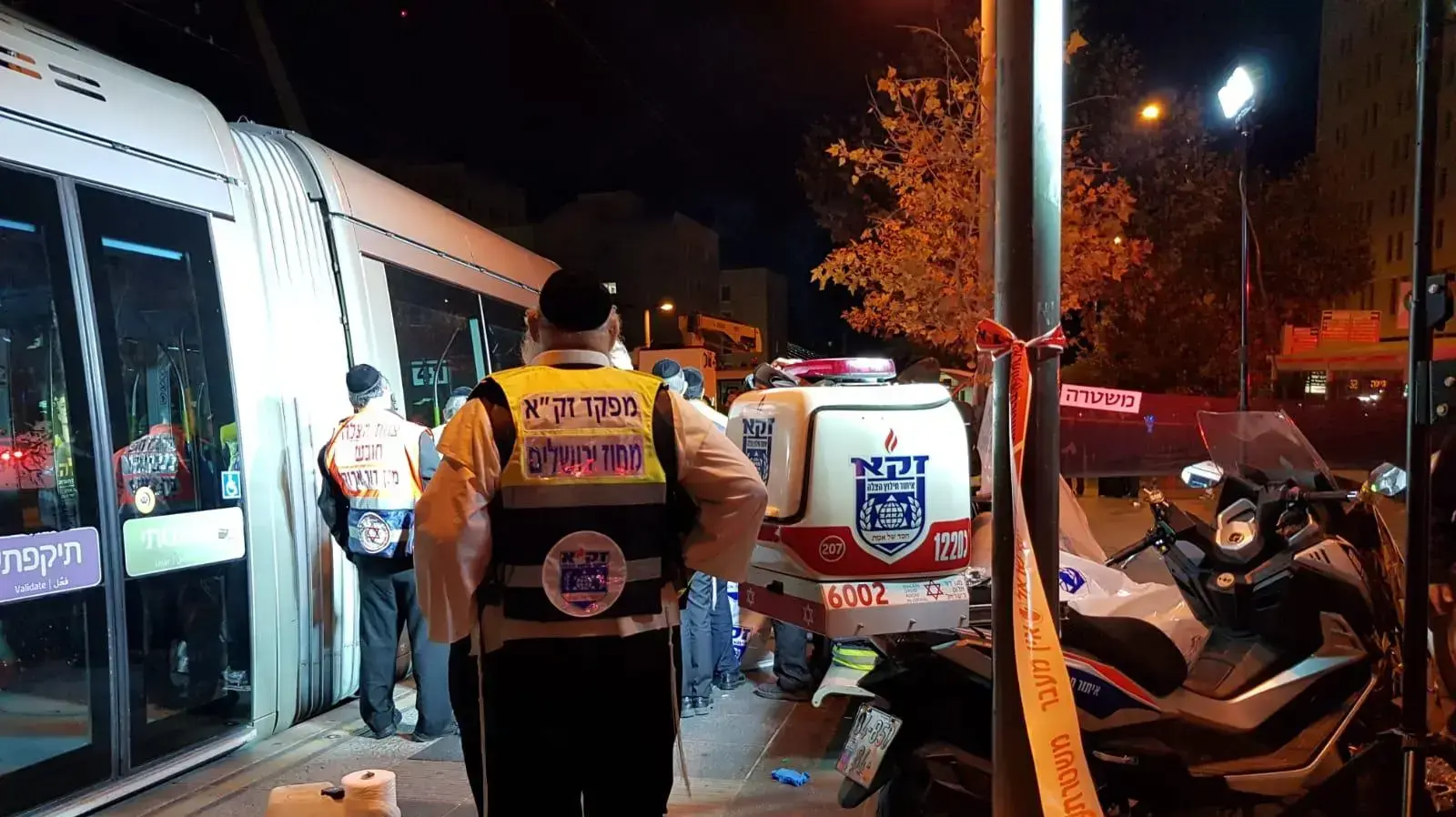 זירת התאונה בה נהרגה בת 19 ברכבת הקלה בירושלים, 4 בדצמבר 2019 זירת התאונה בה נהרגה בת 19 ברכבת הקלה בירושלים, 4 בדצמבר 2019