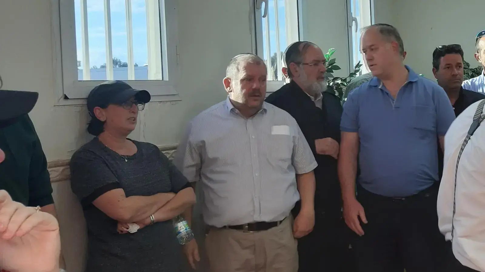 הוריה של תמר פניגשטיין ההרוגה בתאונת הדרכים רכבת הקלה בירושלים בהלוויתה, בית עלמין ירקון, 4 בדצמבר 2019 הוריה של תמר פניגשטיין ההרוגה בתאונת הדרכים רכבת הקלה בירושלים בהלוויתה, בית עלמין ירקון, 4 בדצמבר 2019