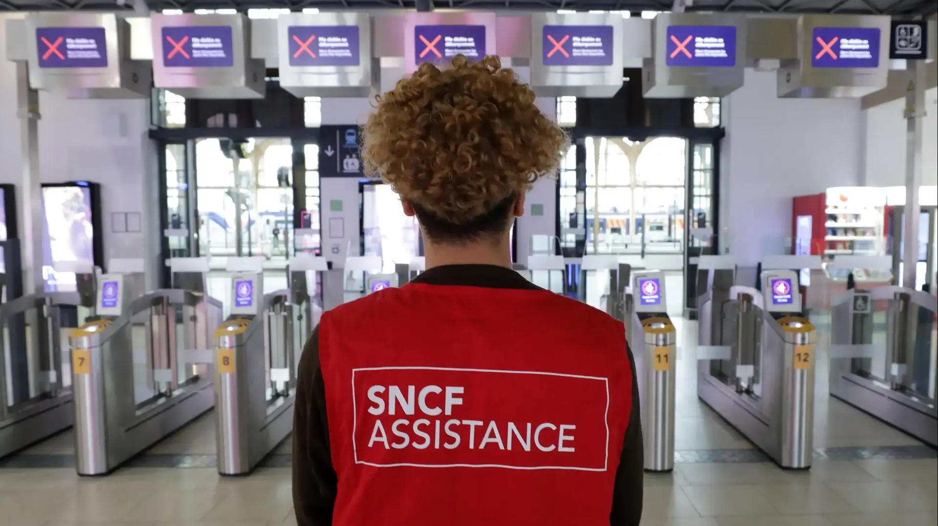 שביתת רכבת בניס, חלק מיום השביתה הלאומית והפגנות נגד תוכניות הרפורמה בפנסיה של ממשלת צרפת, 5 בדצמבר 2019 שביתת רכבת בניס, חלק מיום השביתה הלאומית והפגנות נגד תוכניות הרפורמה בפנסיה של ממשלת צרפת, 5 בדצמבר 2019