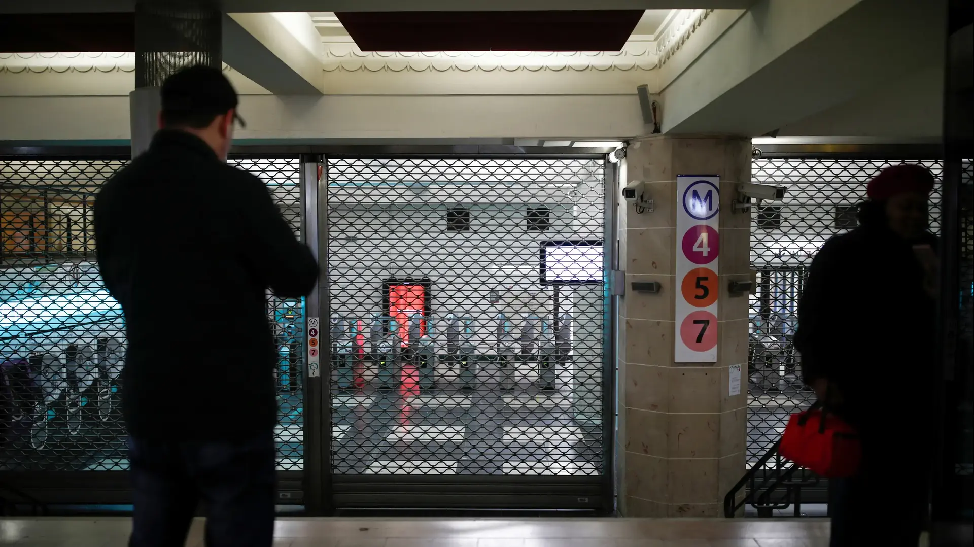 שביתת רכבת בפריז, חלק מיום השביתה הלאומית והפגנות נגד תוכניות הרפורמה בפנסיה של ממשלת צרפת, 5 בדצמבר 2019 שביתת רכבת בפריז, חלק מיום השביתה הלאומית והפגנות נגד תוכניות הרפורמה בפנסיה של ממשלת צרפת, 5 בדצמבר 2019