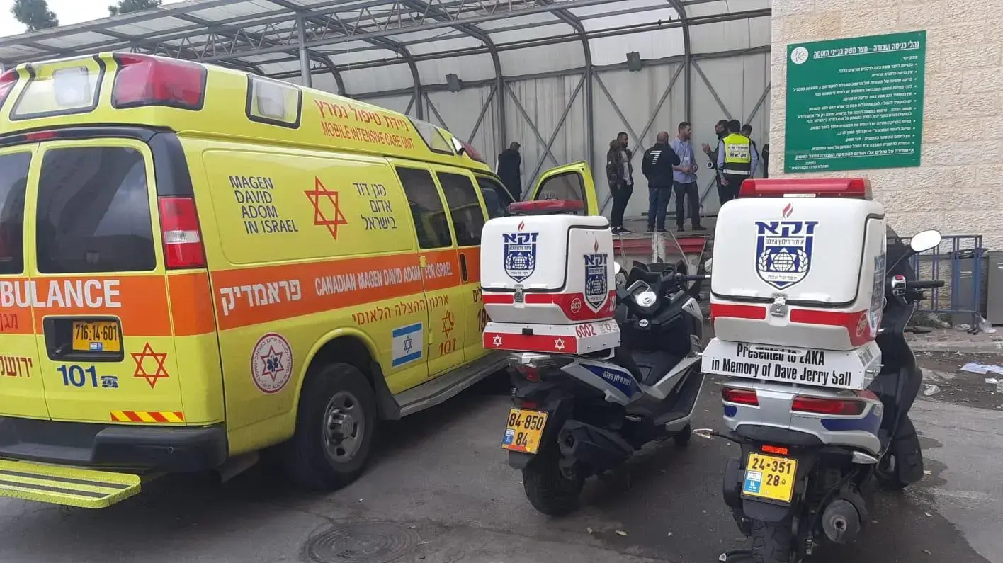 זירת תאונת עבודה בבניני האומה בירושלים,
בה נמחץ פועל כבן 50 