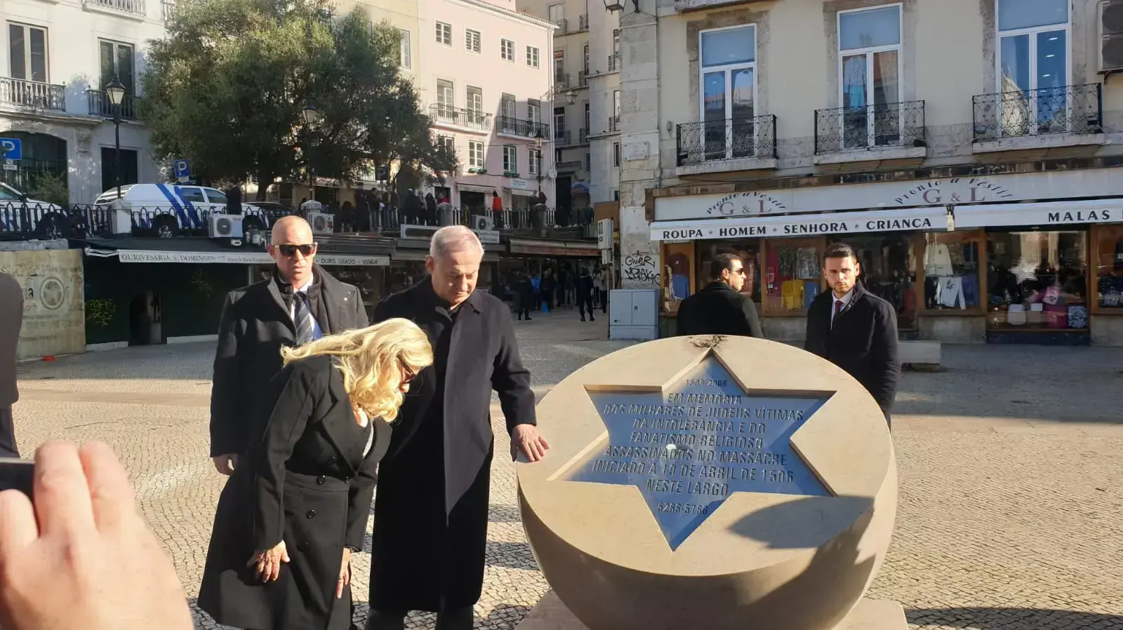 ראש הממשלה, בנימין נתניהו ורעייתו שרה בכיכר רוזיו בליסבון, פורטוגל 5 בדצמבר 2019 ראש הממשלה, בנימין נתניהו ורעייתו שרה בכיכר רוזיו בליסבון, פורטוגל 5 בדצמבר 2019