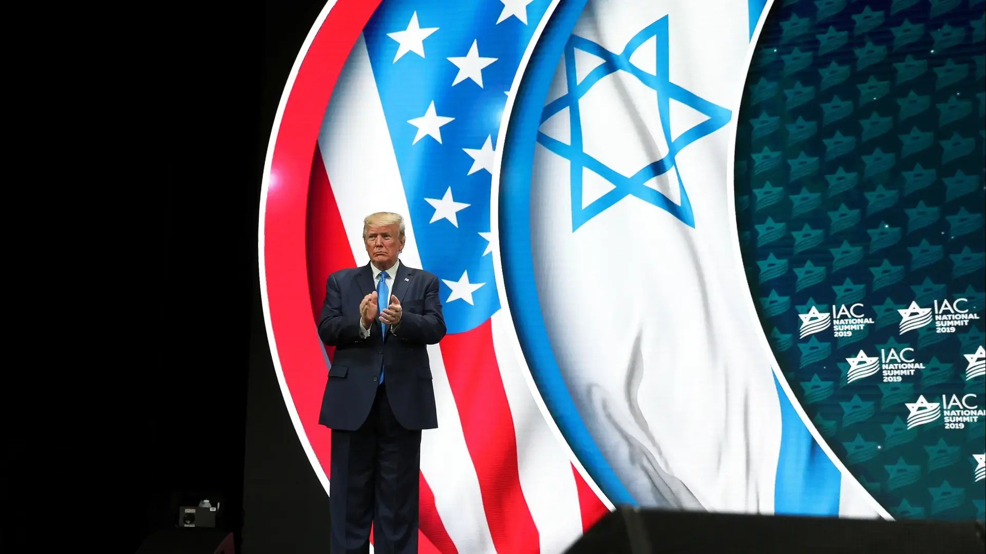 דונלד טראמפ בכנס ה-IAC של הארגון היהודי-אמריקני בפלורידה - ה-8 לדצמבר 2019 דונלד טראמפ בכנס ה-IAC של הארגון היהודי-אמריקני בפלורידה - ה-8 לדצמבר 2019