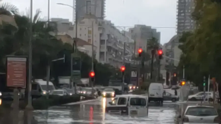 הצפה בעקבות תנאי מזג האוויר באשדוד 9 בצדמבר 2019 הצפה בעקבות תנאי מזג האוויר באשדוד 9 בצדמבר 2019