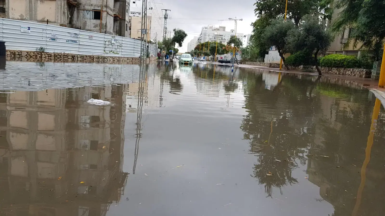 הצפה בעקבות תנאי מזג האוויר באשדוד 9 בצדמבר 2019 הצפה בעקבות תנאי מזג האוויר באשדוד 9 בצדמבר 2019