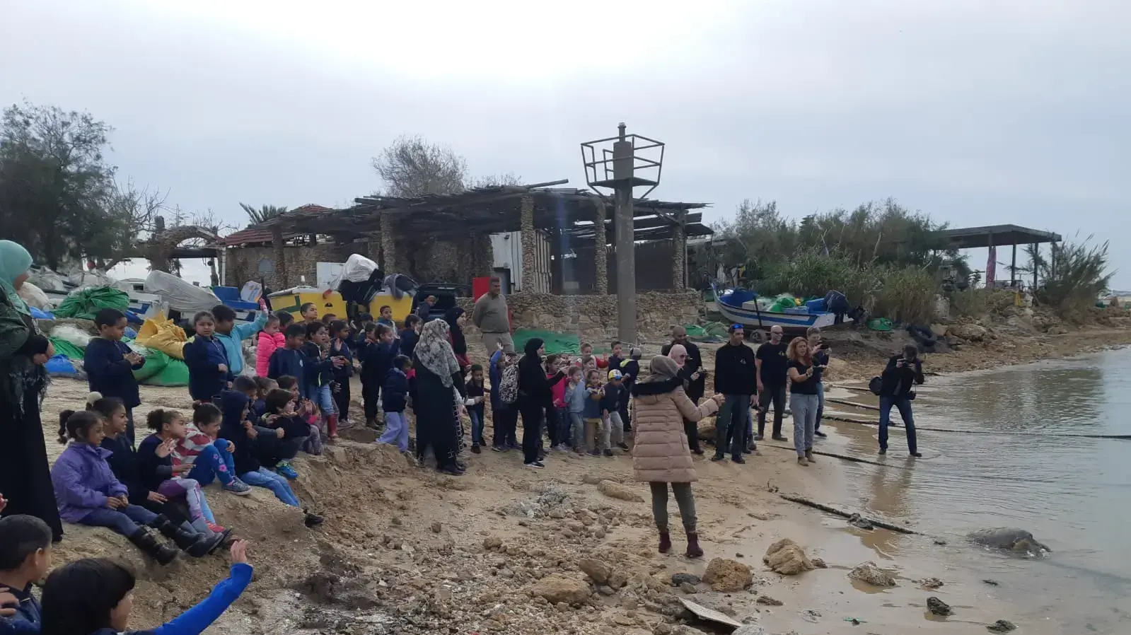 שחרור שתי צבות ים בחוף ג'סר א-זרקא, 13 בדצמבר 2019 שחרור שתי צבות ים בחוף ג'סר א-זרקא, 13 בדצמבר 2019