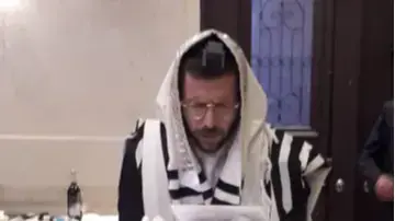 ארבעה ימים בלבד לאחר שקבר את בנו הפעוט, בן חצי שנה בלבד, זאת לאחר שמת בעריסה בביתה של המטפלת בבני ברק, יצחק מאיר וייס, בן 31 בלבד, התמוטט, ובתום מאמצי החייאה - נקבע מותו. ארבעה ימים בלבד לאחר שקבר את בנו הפעוט, בן חצי שנה בלבד, זאת לאחר שמת בעריסה בביתה של המטפלת בבני ברק, יצחק מאיר וייס, בן 31 בלבד, התמוטט, ובתום מאמצי החייאה - נקבע מותו.
