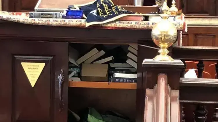 חילול בית הכנסת נצח של הקהילה האיראנית בבוורלי הילס, 15 בדצמבר 2019 חילול בית הכנסת נצח של הקהילה האיראנית בבוורלי הילס, 15 בדצמבר 2019