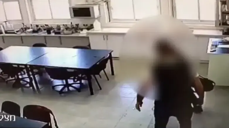 מורה מהדרום תוקף את אחד מתלמידיו מורה מהדרום תוקף את אחד מתלמידיו