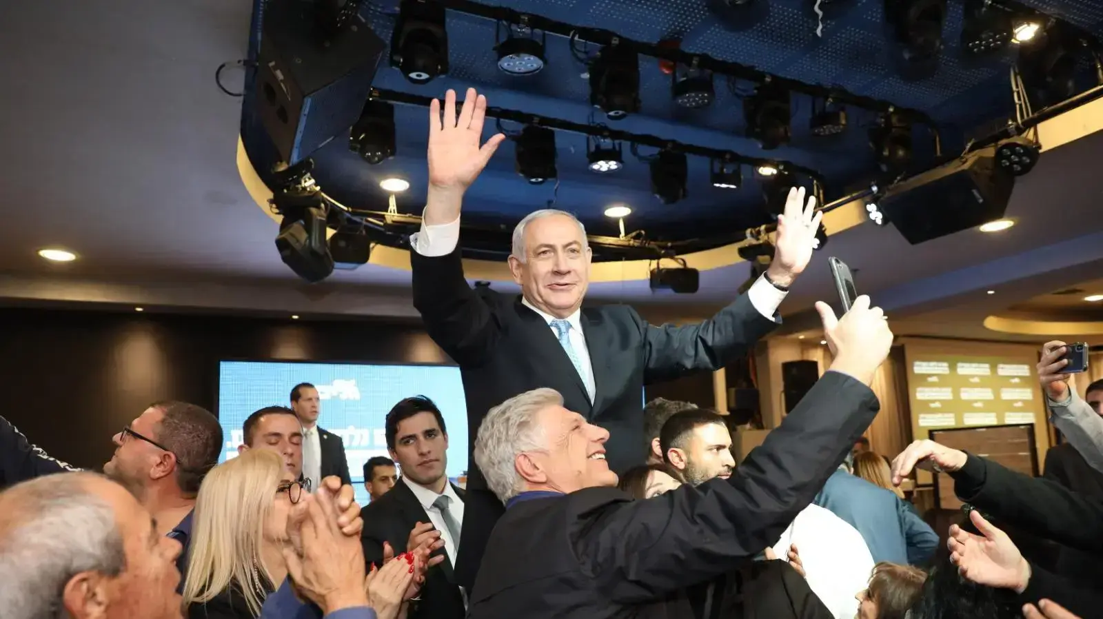 ראש הממשלה בנימין נתניהו באירוע קמפיין לפריימריז לראשות הליכוד בחיפה, 17 בדצמבר 2019 ראש הממשלה בנימין נתניהו באירוע קמפיין לפריימריז לראשות הליכוד בחיפה, 17 בדצמבר 2019