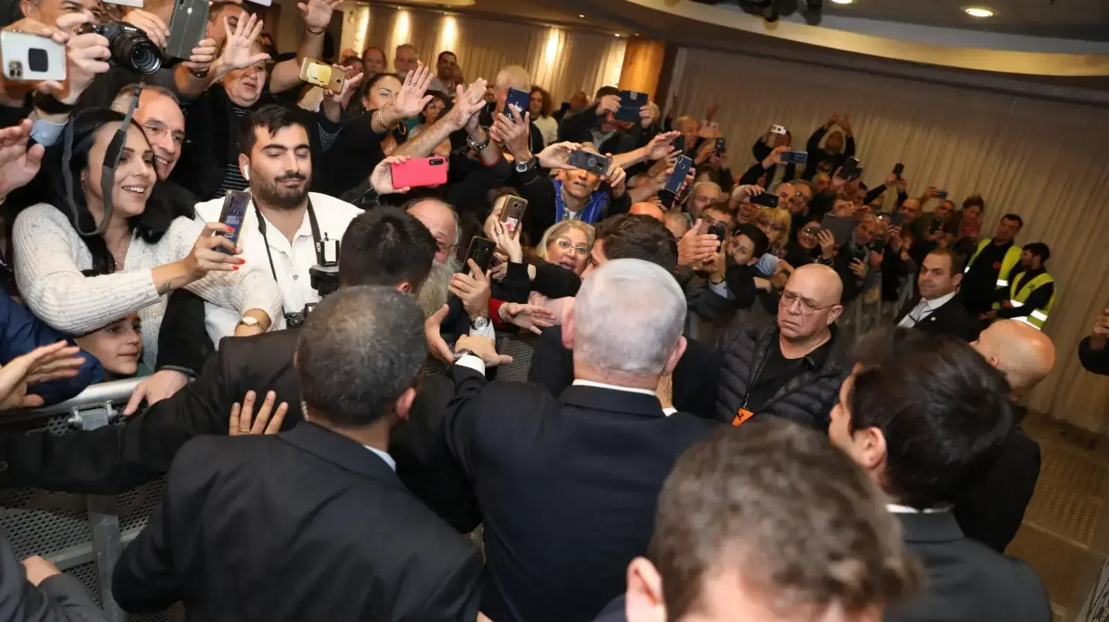 ראש הממשלה בנימין נתניהו באירוע קמפיין לפריימריז לראשות הליכוד בחיפה, 17 בדצמבר 2019 ראש הממשלה בנימין נתניהו באירוע קמפיין לפריימריז לראשות הליכוד בחיפה, 17 בדצמבר 2019