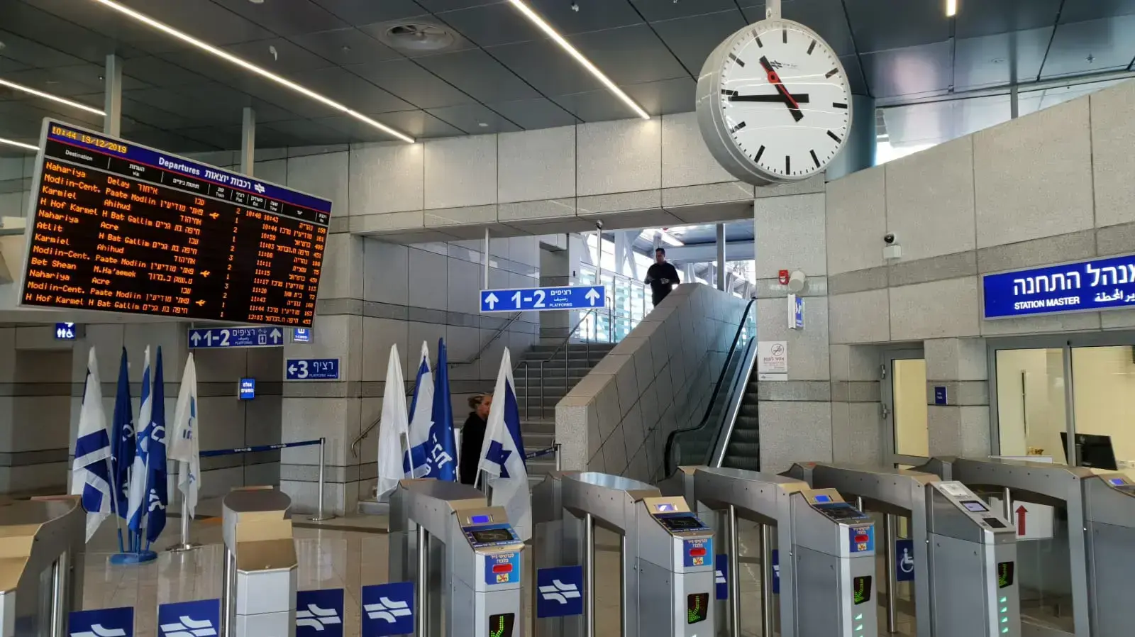 תחת רכבת מרכזית מפרץ קו החוף, 19 דצמבר 2019 תחת רכבת מרכזית מפרץ קו החוף, 19 דצמבר 2019