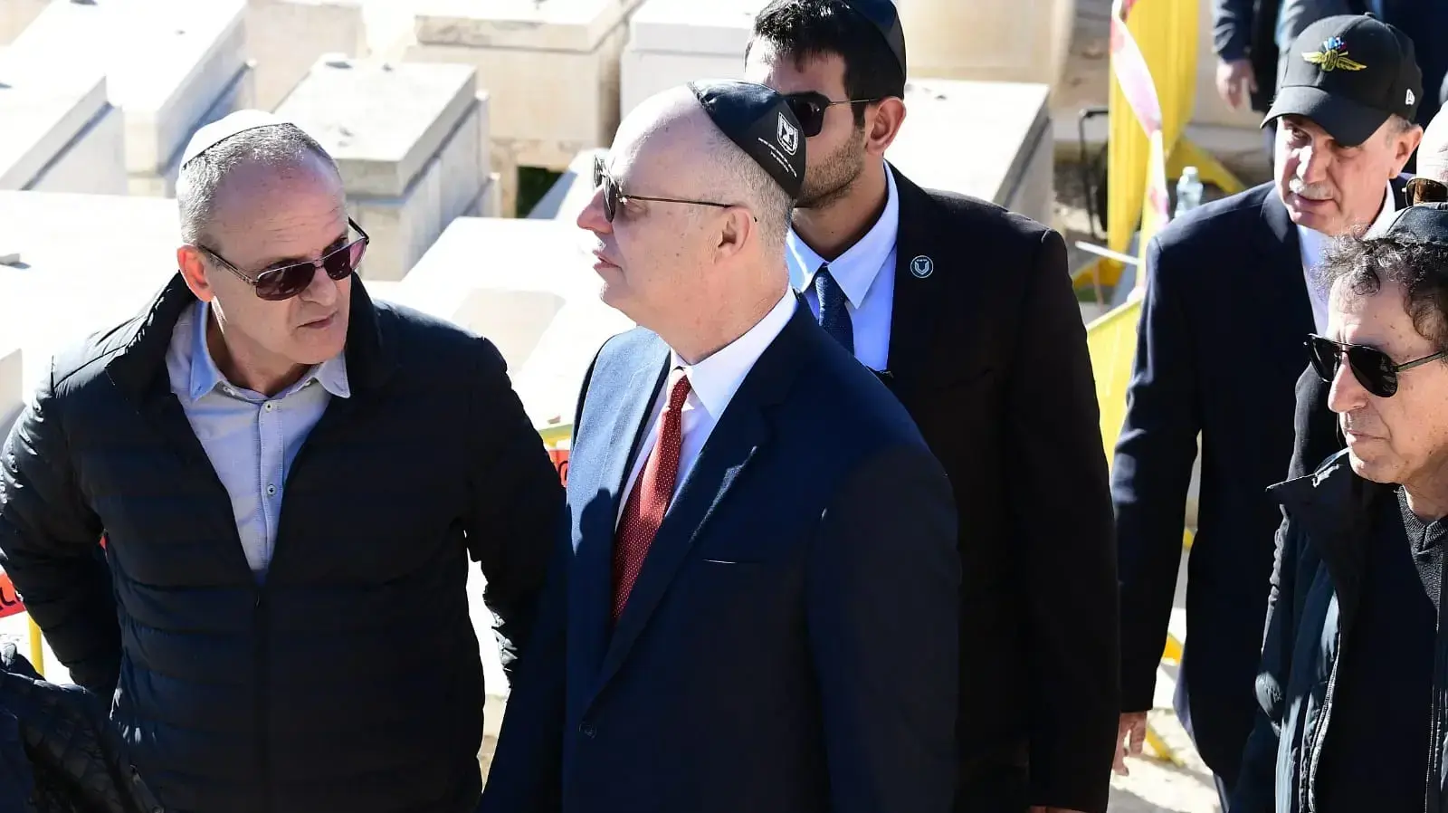 צחי הנגבי בהלוויתה של גאולה כהן בהר הזיתים 19.12.2019