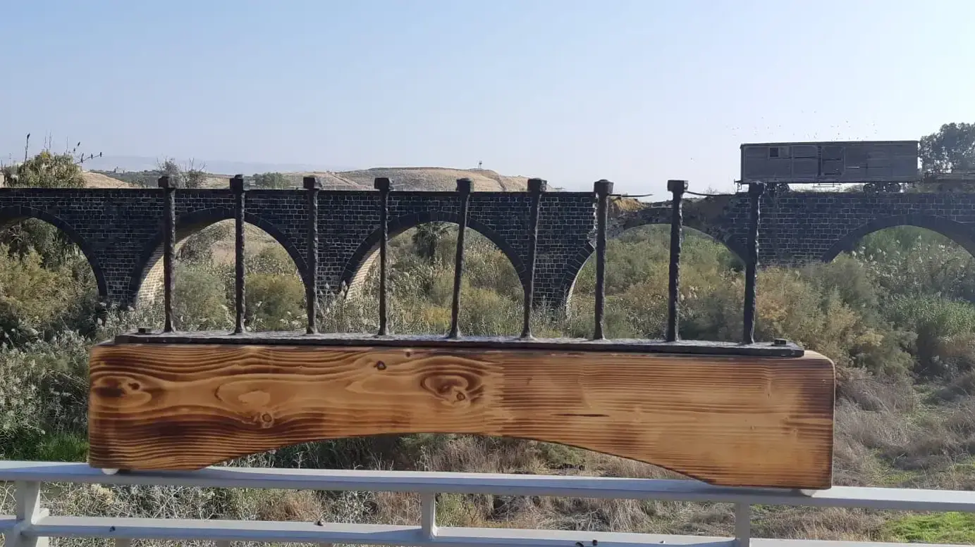 החנוכיה מנהריים. 