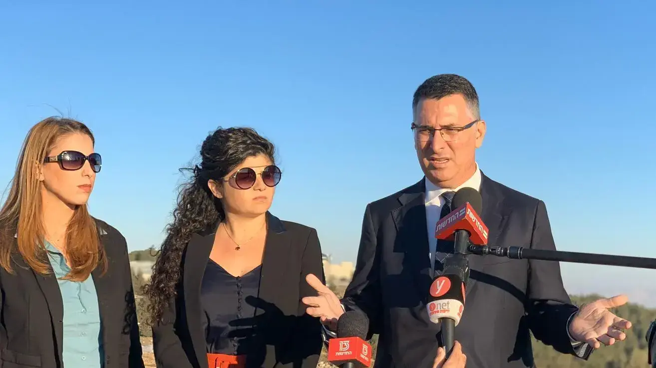 גדעון סער, מיכל שיר ושרן השכל בגבעת המטוס ירושלים\ 19 בדצמבר 2019 גדעון סער, מיכל שיר ושרן השכל בגבעת המטוס ירושלים\ 19 בדצמבר 2019